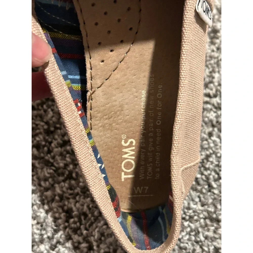 TOMS Womens‎ Classic Slip On Casual Canvas Loafers Shoes Size 7 Beige Comfort - Picture 3 of 4